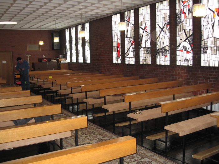 Neu gepolsterte Kirchenbänke, ausgestattet von der Objekt Polsterei Stünzendörfer Windsbach