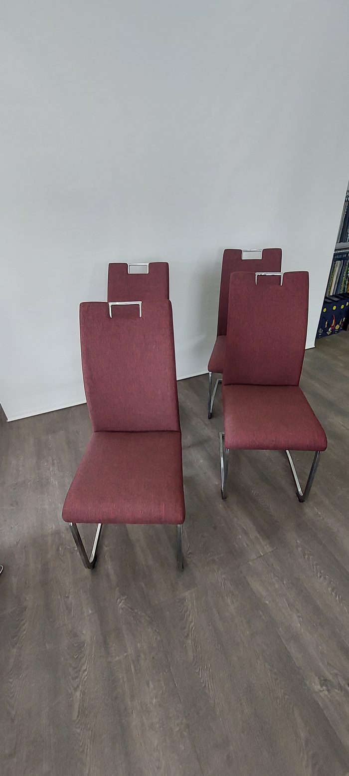 Gepolsterte Stühle für Gewerbekunden in der Werkstatt Stünzendörfer Windsbach