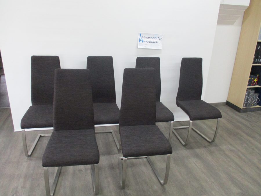 Moderne Stühle mit Chromgestell neu gepolstert von Stünzendörfer in Windsbach